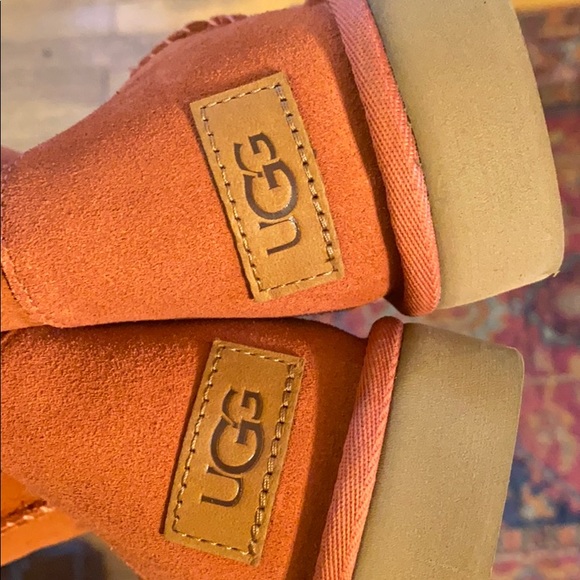 Ugg - Picture 4 of 6